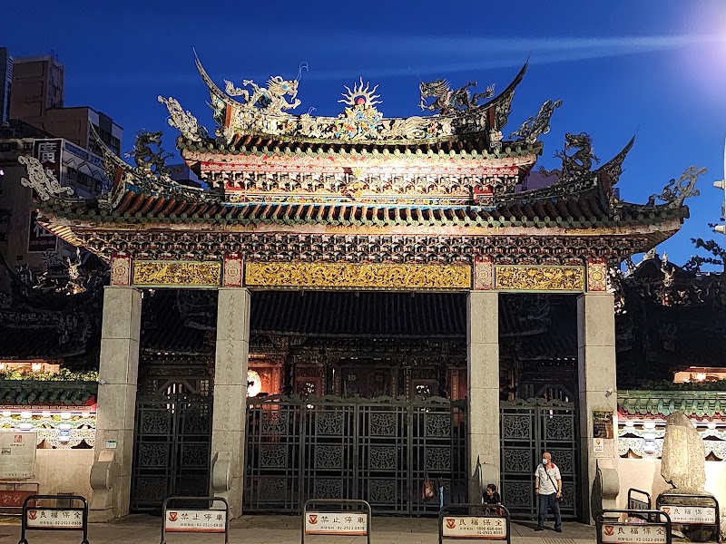 Lungshan Temple - Lungshan Temple, No. 211, Guangzhou St, Wanhua District, Taipei City, Taiwan 10853