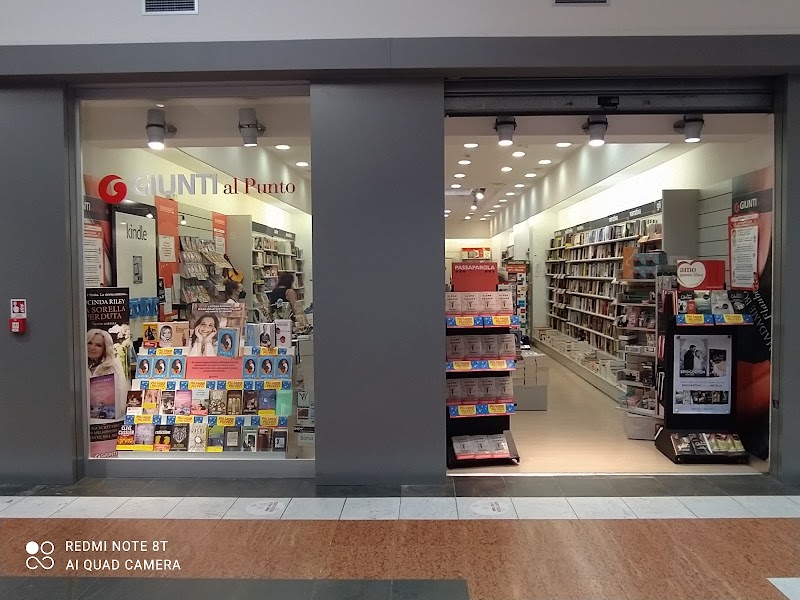 Giunti al Punto Librerie - Giunti al Punto Librerie, c/o Centro Commerciale I Gelsi, Via Pier Paolo Pasolini, 1, 53048 Sinalunga SI, Italy