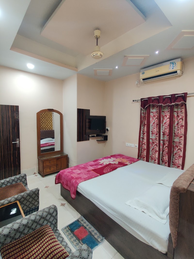 Bharati Lodge - Bharati Lodge Bidhan market opposite auto stand Bidhan market, appo auto, Bldg, Bidhan Rd, near Kali Temple, Ward 12, Hakim Para, Siliguri, West Bengal 734001, India