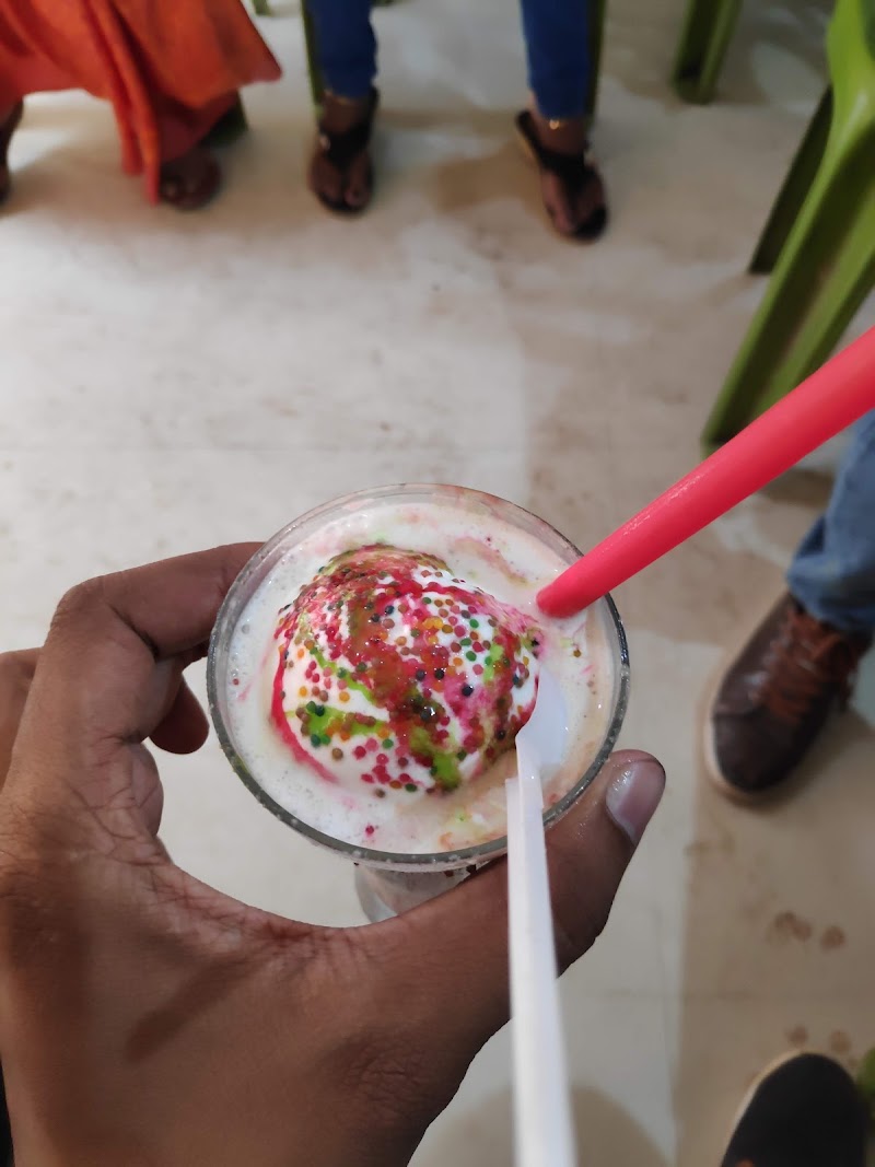 Shakes Inn - Shakes Inn, VJGG+F22, Eravipuram - Pallimukku Rd, Vadakkevila, Kollam, Keralam 691010, India