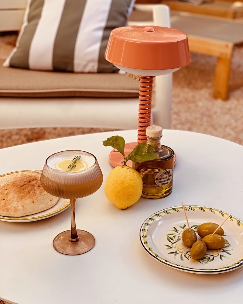 Hotel De Londres - Hotel De Londres 15 Av. Carnot, 06500 Menton, France