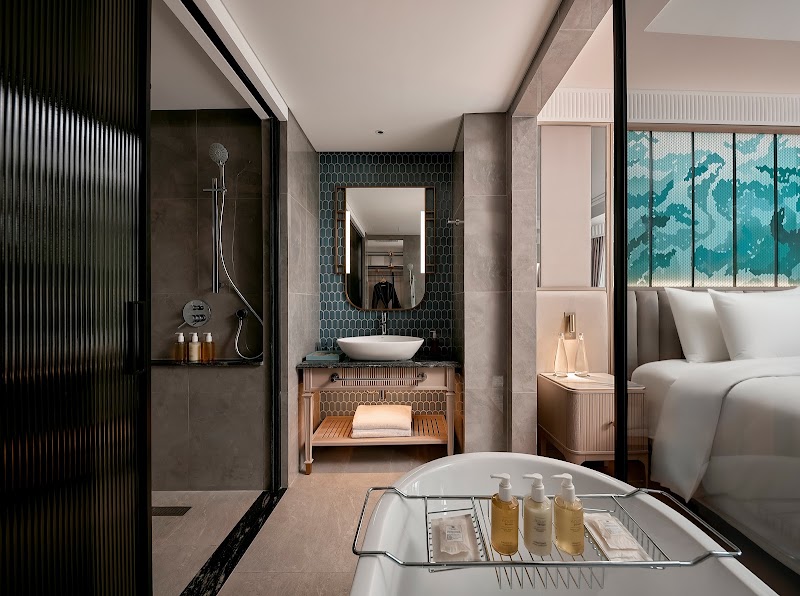La Siesta Premium Lakeside - La Siesta Premium Lakeside No. 4-6 P. Bà Triệu, St, Cửa Nam, Hà Nội, Vietnam