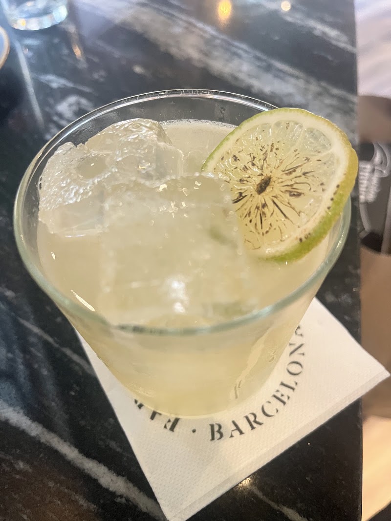 Farola Cocktail Bar Barcelona - Farola Cocktail Bar Barcelona Carrer del Rec, 67, Ciutat Vella, 08003 Barcelona, Spain