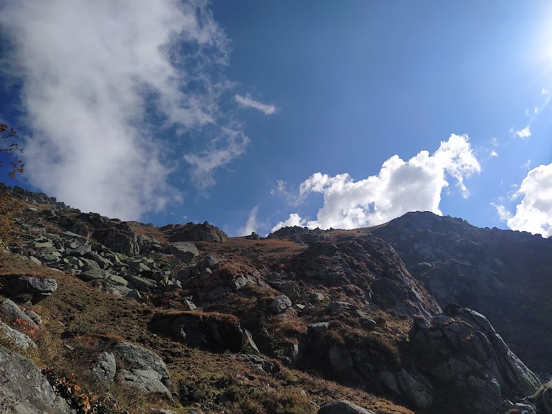 Teesri, Churdhar Trek 2nd Stop - Teesri, Churdhar Trek 2nd Stop, VF84+8M2, Dabas - Sarain Rd, Himachal Pradesh 171211, India