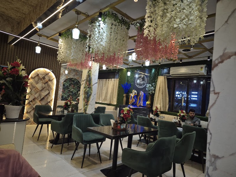 NARAYAN'S PURE VEG RESTAURANT - NARAYAN'S PURE VEG RESTAURANT Narayans Pure Veg Restaurant 14/15/26A,Stanley Road, Patrika Marg, Chauraha, Civil Lines, Prayagraj, Uttar Pradesh 211001, India