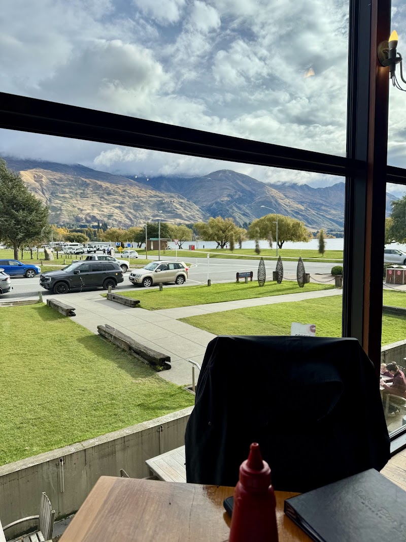 Lake Bar - Lake Bar, 155 Ardmore Street, Wānaka 9305, New Zealand