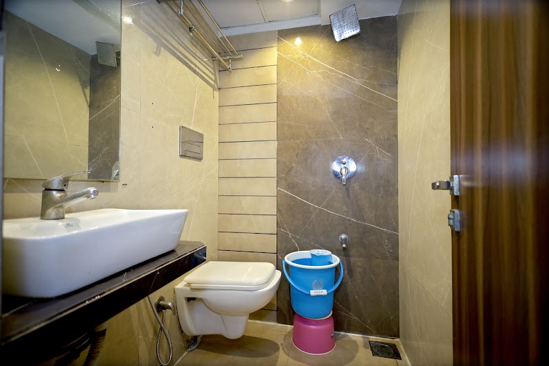 Hotel Park Palace - Hotel Park Palace Decor Tower, Dontad Street, Khadak St, opposite City Heights Tower, Masjid Bandar, Mumbai, Maharashtra 400009, India