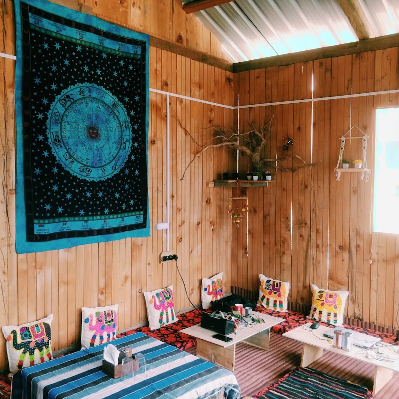 Mud Hostel & Cafe Shangarh