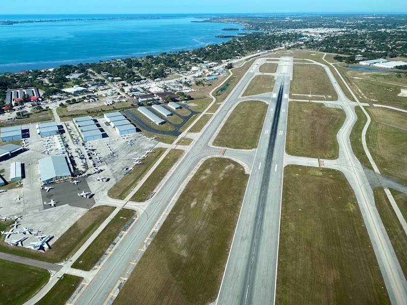 Sarasota Bradenton International Airport - Sarasota Bradenton International Airport, 6000 Rick Piccolo Cir, Sarasota, FL 34243, USA