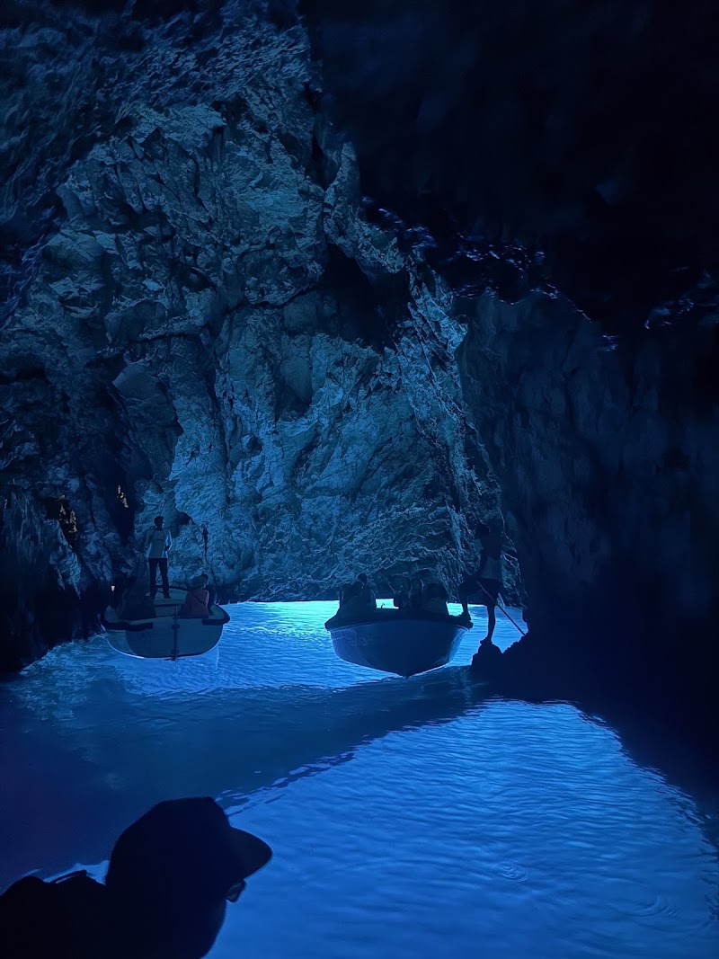 Navis Tours Hvar - Blue Cave & Boat Tours - Navis Tours Hvar - Blue Cave & Boat Tours Trg Sv. Stjepana 4, 21450, Hvar, Croatia
