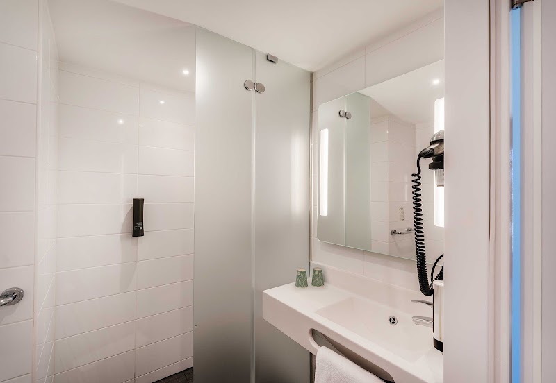 B&B HOTEL Zurich Airport Rumlang - B&B HOTEL Zurich Airport Rumlang Hofwisenstrasse 52, 8153 Rümlang, Switzerland