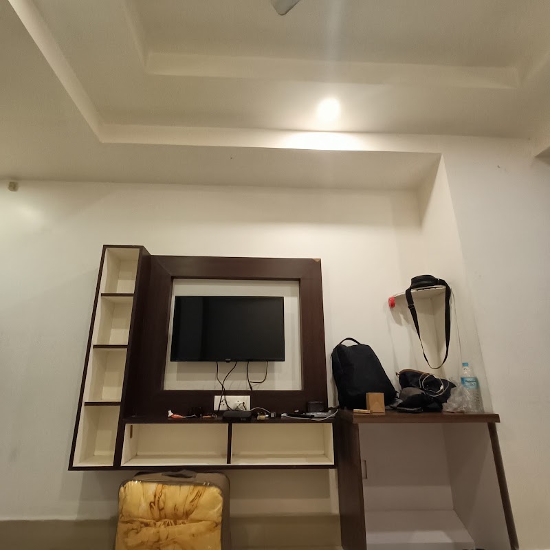 PINE HILLS Guest House - PINE HILLS Guest House 2nd floor, Georgina plaza, Laitumkhrah Main Rd, Nongkynrih, Laitumkhrah, Shillong, Meghalaya 793003, India