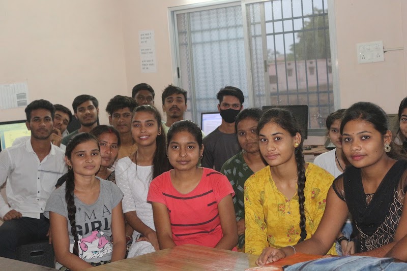 Megha computer boriyakala - Megha computer boriyakala, Banjhipar karma mata mandir parishar boriyakala, Raipur, Chhattisgarh 492015, India