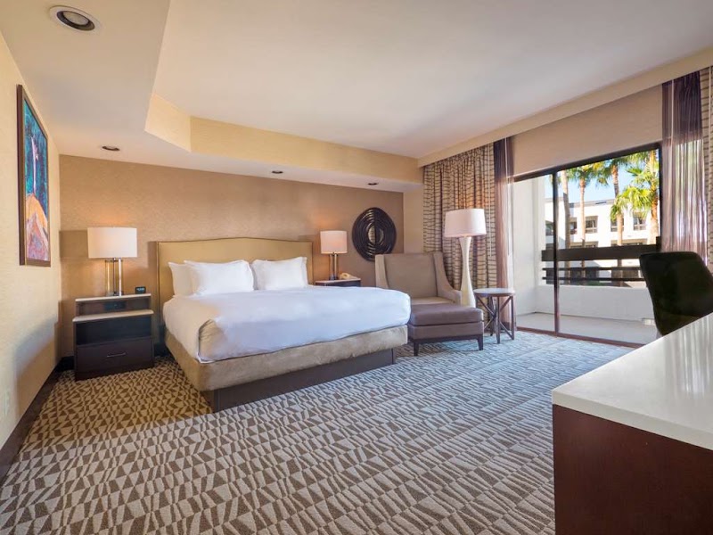 Hilton Phoenix Airport - Hilton Phoenix Airport, 2435 S 47th St, Phoenix, AZ 85034, USA