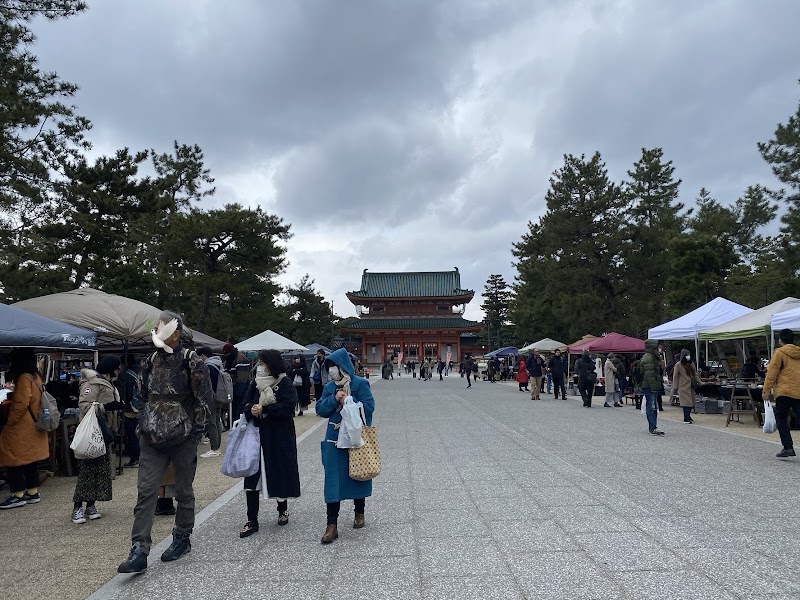 Heian-Jingu Shrine Grand Torii - Heian-Jingu Shrine Grand Torii 9 Okazaki Seishōjichō, Sakyo Ward, Kyoto, 606-8343, Japan