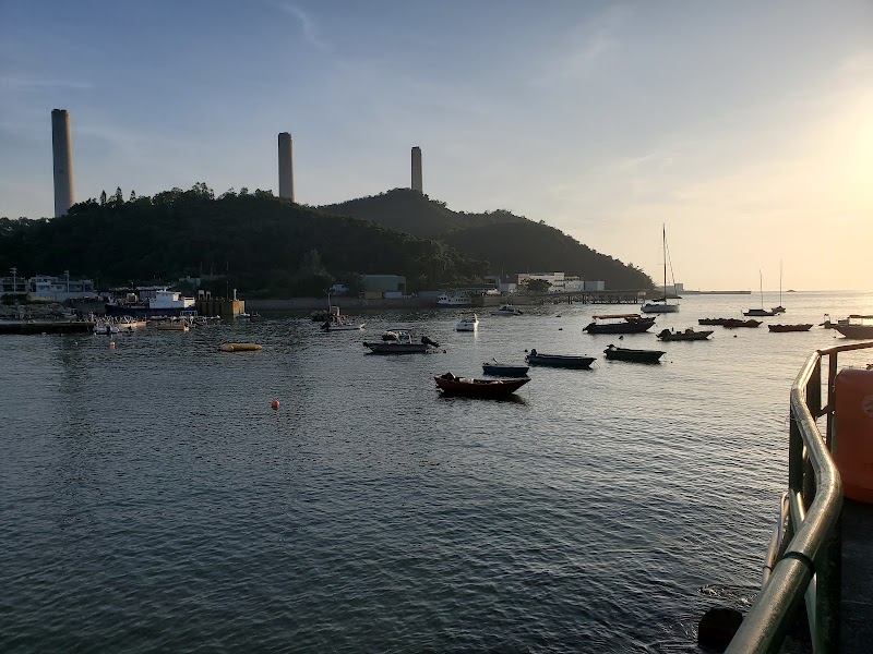 Yung Shue Wan Pier - Yung Shue Wan Pier, Lamma Island Police Post, 20號 Yung Shue Wan Plaza Rd, Lamma Island, New Territories, Hong Kong