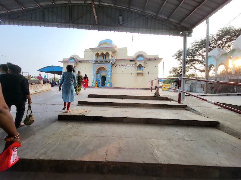 Kamadgiri chitrakoot - Kamadgiri chitrakoot, 5R8W+F5C, Parikrama Path, Kamta Mohalla, Sitapur, Chitrakoot, Uttar Pradesh 210204, India