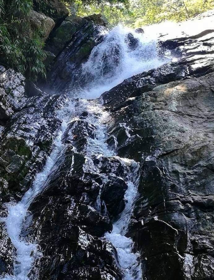 Biso Dola Ella - Biso Dola Ella, V78C+9WC, Dehiowita Road, Eheliyagoda, Sri Lanka