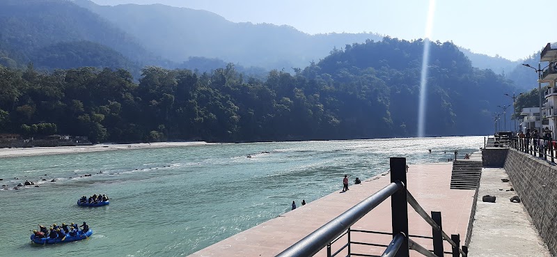 Room ganga view hotal rishikesh - Room ganga view hotal rishikesh Sheesham Jhadi Dayananda Ashram gali number 14, Chandreshwar Nagar, Rishikesh, Uttarakhand 249137, India