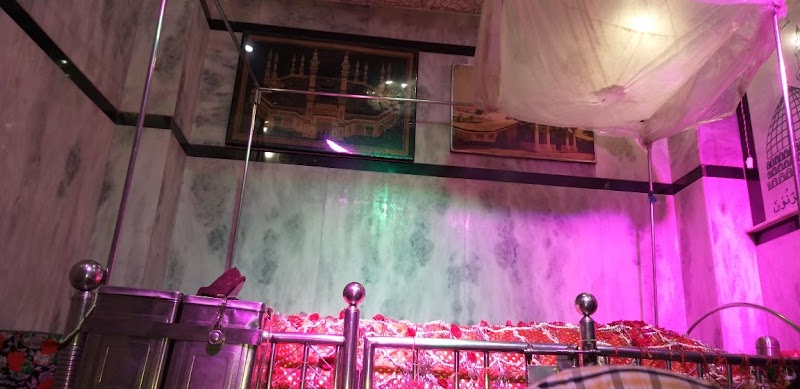Hazrat Sayed Saha Vali R. A - Hazrat Sayed Saha Vali R. A 6JPM+8Q3, Unnamed Road, Sadar Bazar, Raipur, Chhattisgarh 492001, India