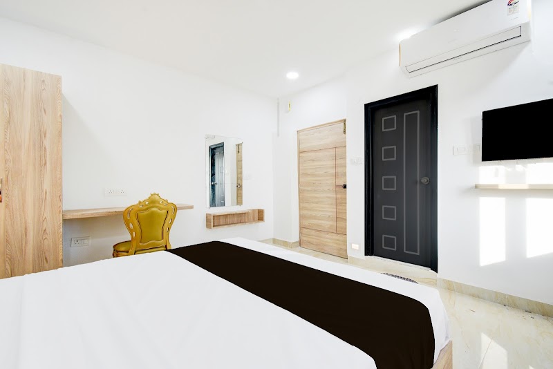 Super Townhouse by OYO - Super Townhouse by OYO, House Number 8, 5-255/66, near Nagarjuna Sagar Ring Road, Defence Colony, Rajiv Shetti Nagar, Kharmanghat, Hyderabad, Telangana 500097, India
