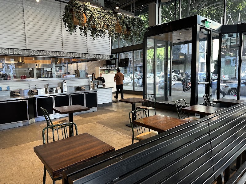 Shake Shack Downtown Los Angeles - Shake Shack Downtown Los Angeles 400 W 8th St, Los Angeles, CA 90014, USA