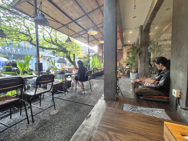 Anomali Coffee Ubud - Anomali Coffee Ubud, Jl. Raya Ubud No.88, Petulu, Kecamatan Ubud, Kabupaten Gianyar, Bali 80571, Indonesia