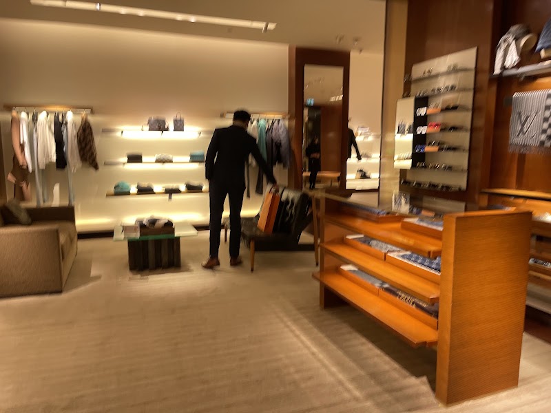 Louis Vuitton Frankfurt - Louis Vuitton Frankfurt, Goethestraße 1, 60313 Frankfurt am Main, Germany