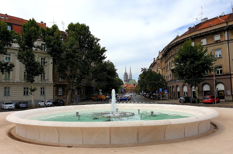 Fontana kod Hrvatsko Društvo Likovnih Umjetnika - Fontana kod Hrvatsko Društvo Likovnih Umjetnika Trg Žrtava Fašizma 1, 10000, Zagreb, Croatia