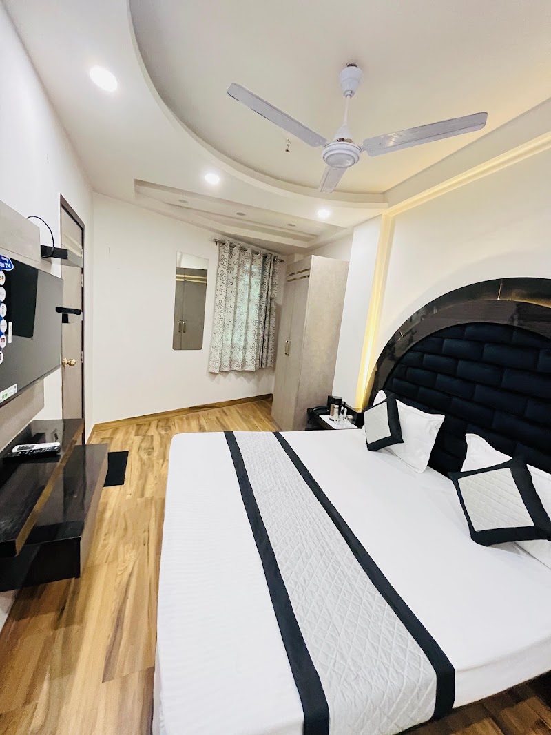 Hotel Red stone inn New Delhi - Hotel Red stone inn New Delhi 671, 6, Totti chowk, Bazar Sangatrashan, Main Bazar, Aram Bagh, Paharganj, New Delhi, Delhi 110055, India