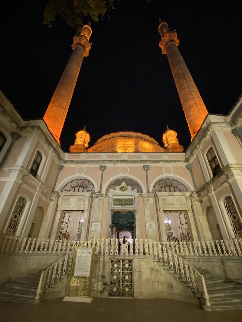 Büyük Mecidiye Mosque - Büyük Mecidiye Mosque, Mecidiye, İskele Sk. No: 6, 34347 Beşiktaş/İstanbul, Türkiye