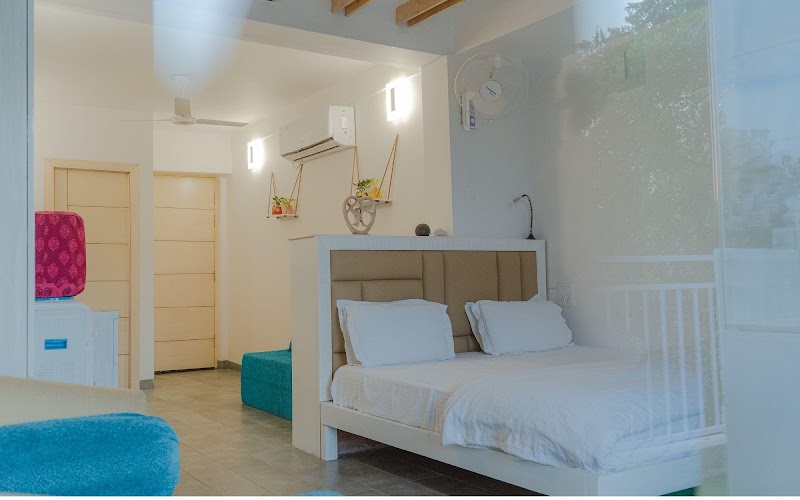 Luxury Vibes Stay - Luxury Vibes Stay 51 A, Hauz Khas Fort Rd, Hauz Khas Village, Deer Park, Hauz Khas, New Delhi, Delhi 110016, India