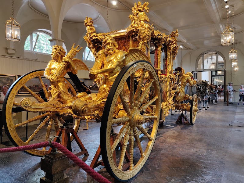 Buckingham Palace Shop - Buckingham Palace Shop, 7 Buckingham Palace Rd, London SW1W 0PP, UK