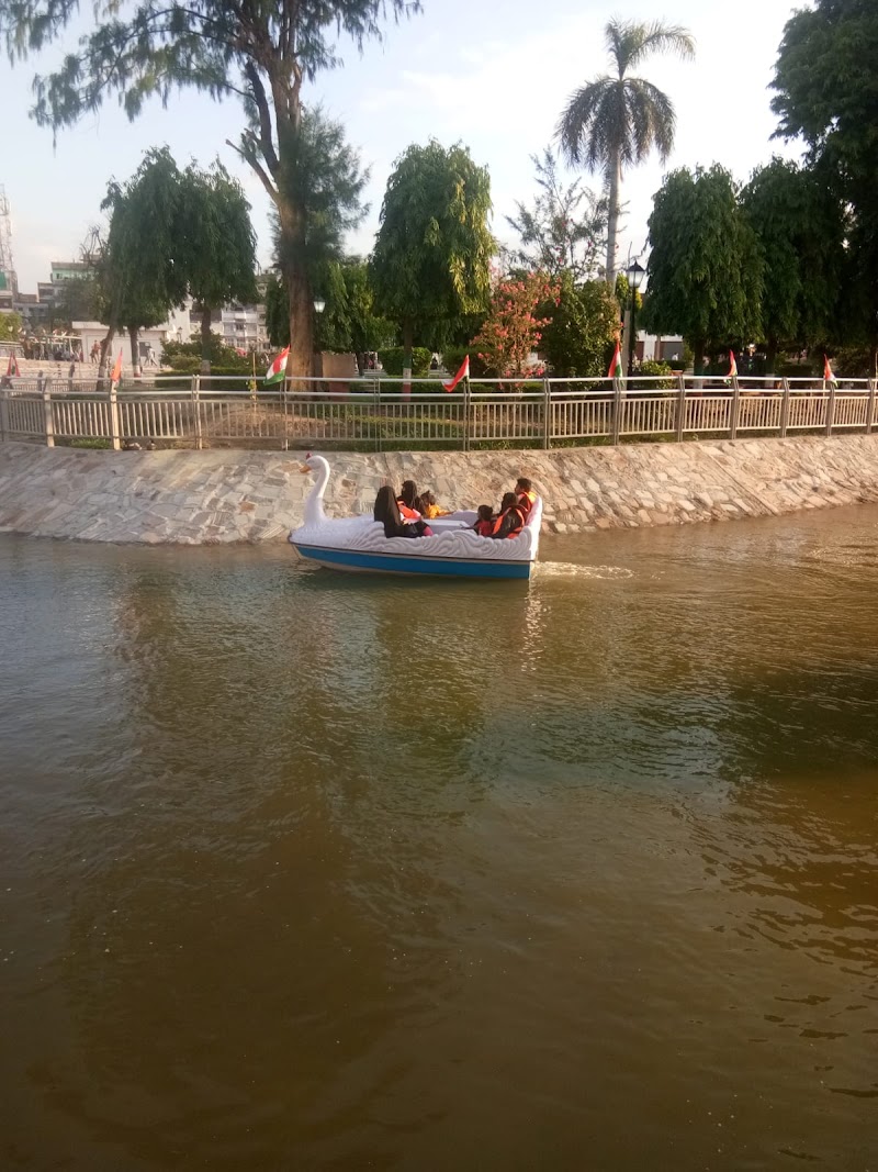 RAJNARAYAN SMARAK PARK - RAJNARAYAN SMARAK PARK 8273+WJQ, Lahurabir Rd, Benia Bagh, Varanasi, Uttar Pradesh 221001, India