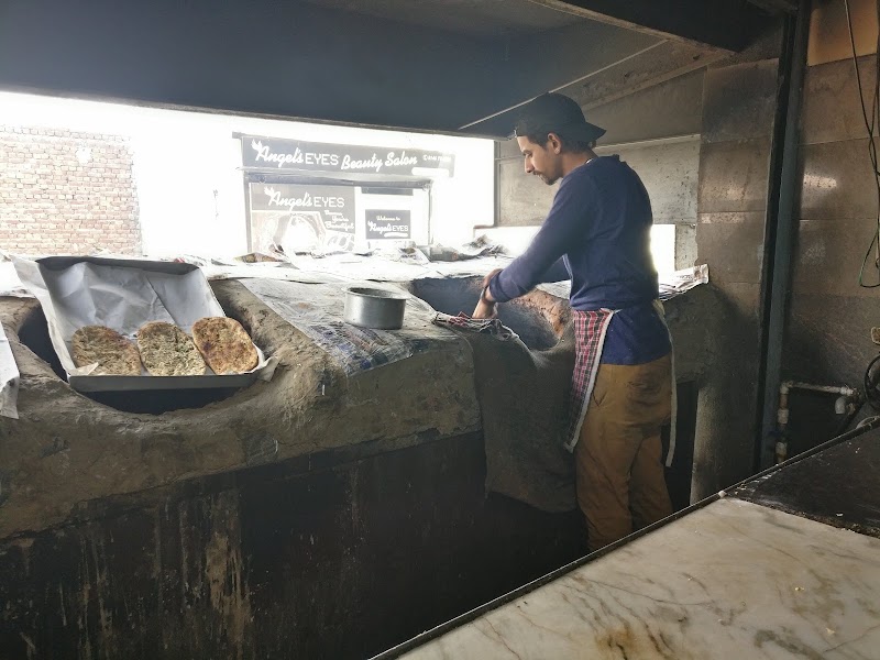 Monu Kulcha Hut - Monu Kulcha Hut, Main, Loharka Rd, near Love Dale School, Gumtala Sub Urban, Gumtala, Amritsar, Punjab 143008, India