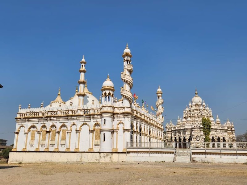 Mahabat Maqbara Palace - Mahabat Maqbara Palace, Junagadh - Mendarda Hwy, Mullawada, Junagadh, Gujarat 362001, India