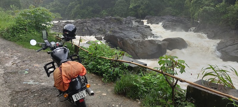 Kandiyar Rocks Waterfalls Viewpoint - Kandiyar Rocks Waterfalls Viewpoint XX9W+Q9P, Kallarkutty Dam Rd, Keralam 685562, India