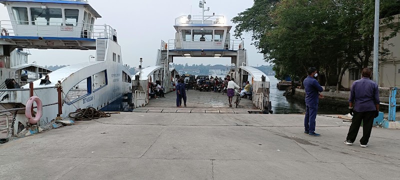Vypeen Ferry - Vypeen Ferry, Fort Vypin, Vypin, Kochi, Keralam 682508, India