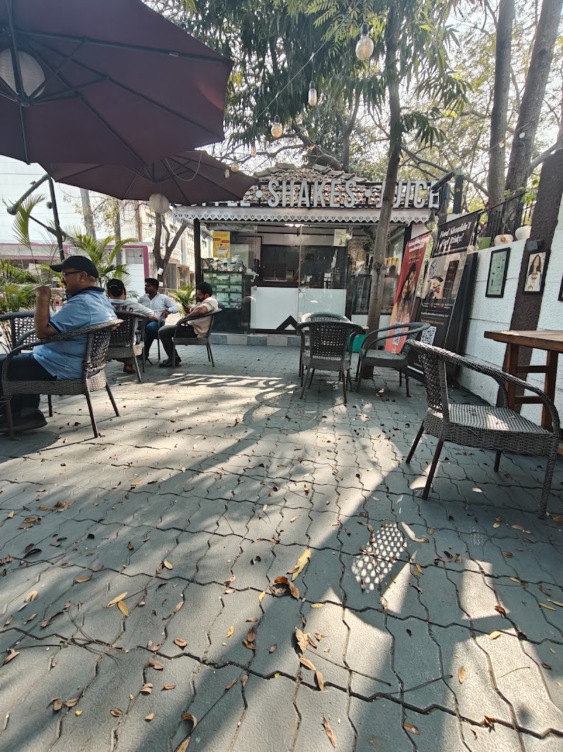 Yello Coffee House - Coffee Shakes and Juices - Yello Coffee House - Coffee Shakes and Juices Officers Club, Walkers St, CBI Colony, Civil Lines, Nagpur, Maharashtra 440001, India
