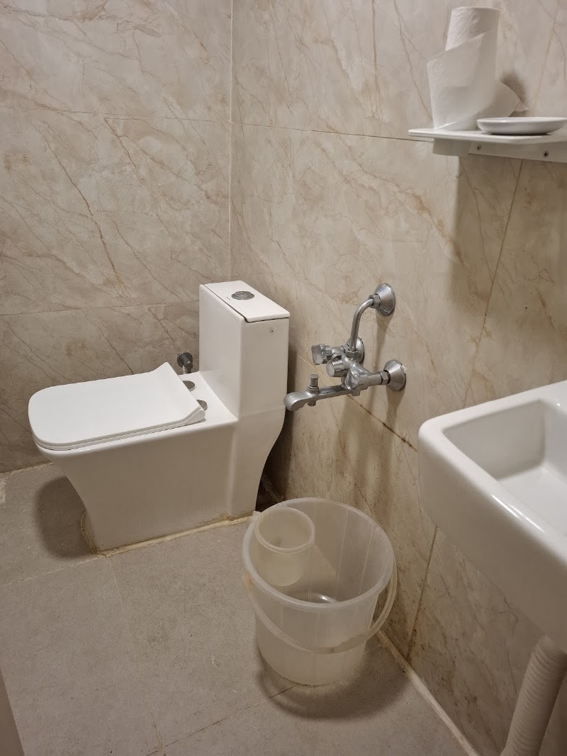Starlight Hotels T-Nagar - Starlight Hotels T-Nagar 7, Sivaji St, T Nagar, T. Nagar, Chennai, Tamil Nadu 600017, India