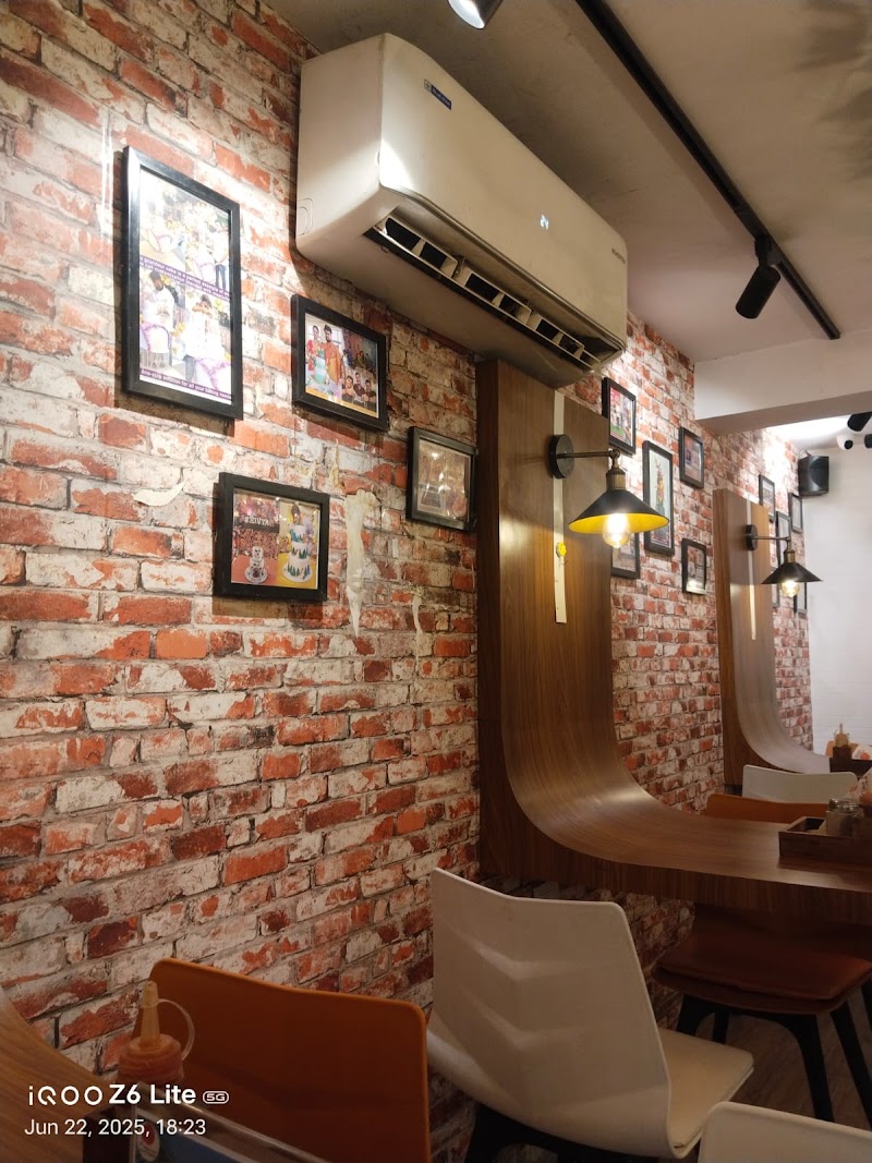 7th Heaven - 7th Heaven 188, 9, Jodhpur Park, Kolkata, West Bengal 700068, India