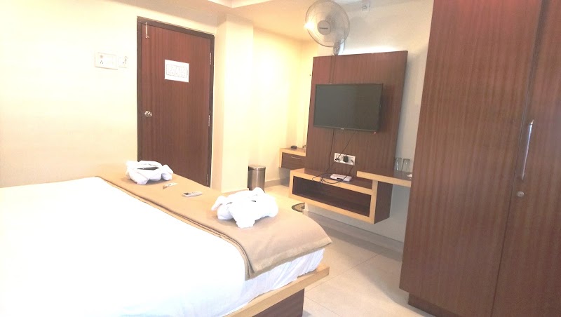 HOTEL MILAN MANOR - HOTEL MILAN MANOR, Aberdeen Bazar, Aberdeen, Sri Vijaya Puram, Andaman and Nicobar Islands 744101, India
