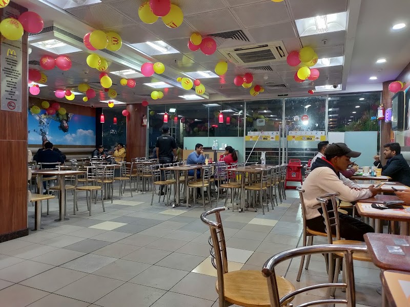 Hush Puppies, MGF Metropolitan Mall - Hush Puppies, MGF Metropolitan Mall Shop No. 65-66, First Floor, MGF Metropolitan Mall, Mehrauli-Gurgaon Rd, DLF Phase 2, Sector 25, Gurugram, Haryana 122009, India