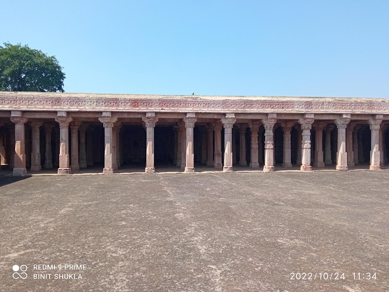 Hindola Mahal - Hindola Mahal, 994V+P5F, Sulibardi, Madhya Pradesh 454010, India