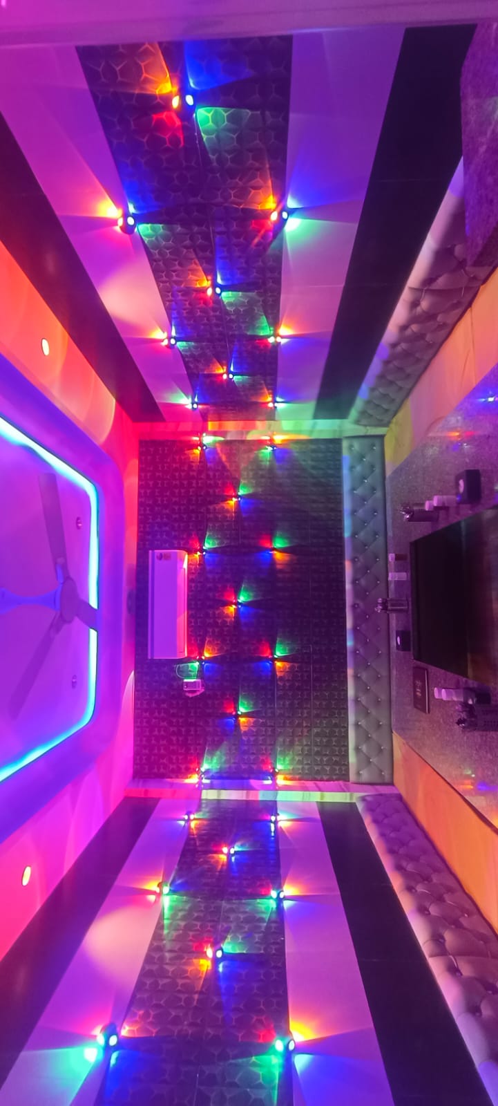 Hotel sana - Hotel sana, Ahmedabad - Palanpur Hwy, Majadar, Bharkawada, Gujarat 385210, India
