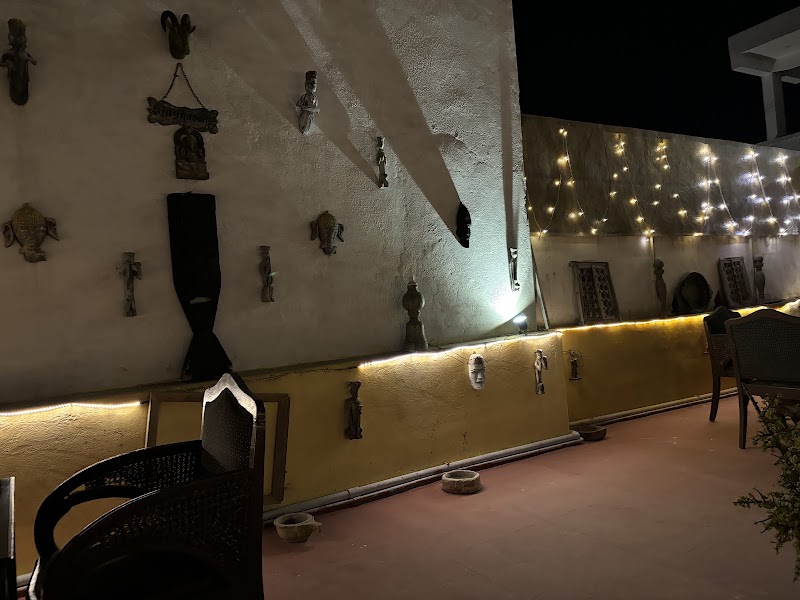 Singhasan - The Antique Cafe (Pichola Lake View) Udaipur - Singhasan - The Antique Cafe (Pichola Lake View) Udaipur Hauman Ghat, Ambrai Road Cheerwa Pichola, Outside Chandpole, Ambamata, Udaipur, Rajasthan 313004, India