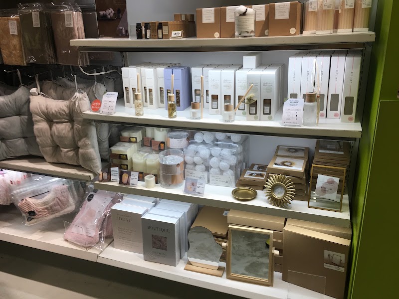 3COINS LUMINE EST Shinjuku - 3COINS LUMINE EST Shinjuku Japan, 〒160-0022 Tokyo, Shinjuku City, Shinjuku, 3-chōme−38−１ ルミネエスト 3F