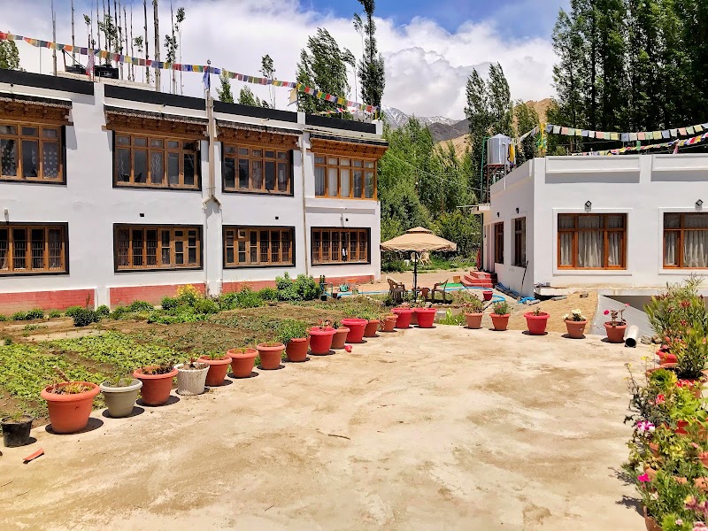 Sponbo Guest House, Leh