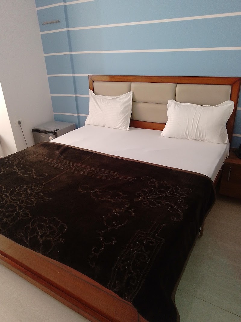Amar Mahal Hotel - Amar Mahal Hotel Reengus Rd, Khatoo, Rajasthan 332404, India