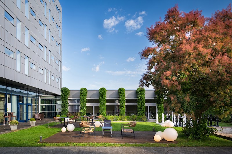 Holiday Inn Prague Airport by IHG - Holiday Inn Prague Airport by IHG, K Letišti 1074/32, 161 00 Praha-Praha 6, Czechia